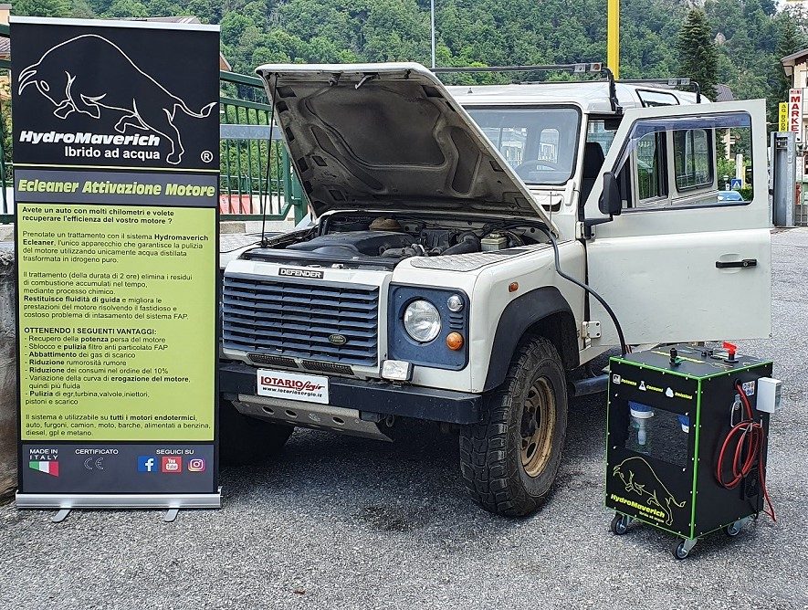 Land Rover Defender — pulizia motore HydroMaverich in officina